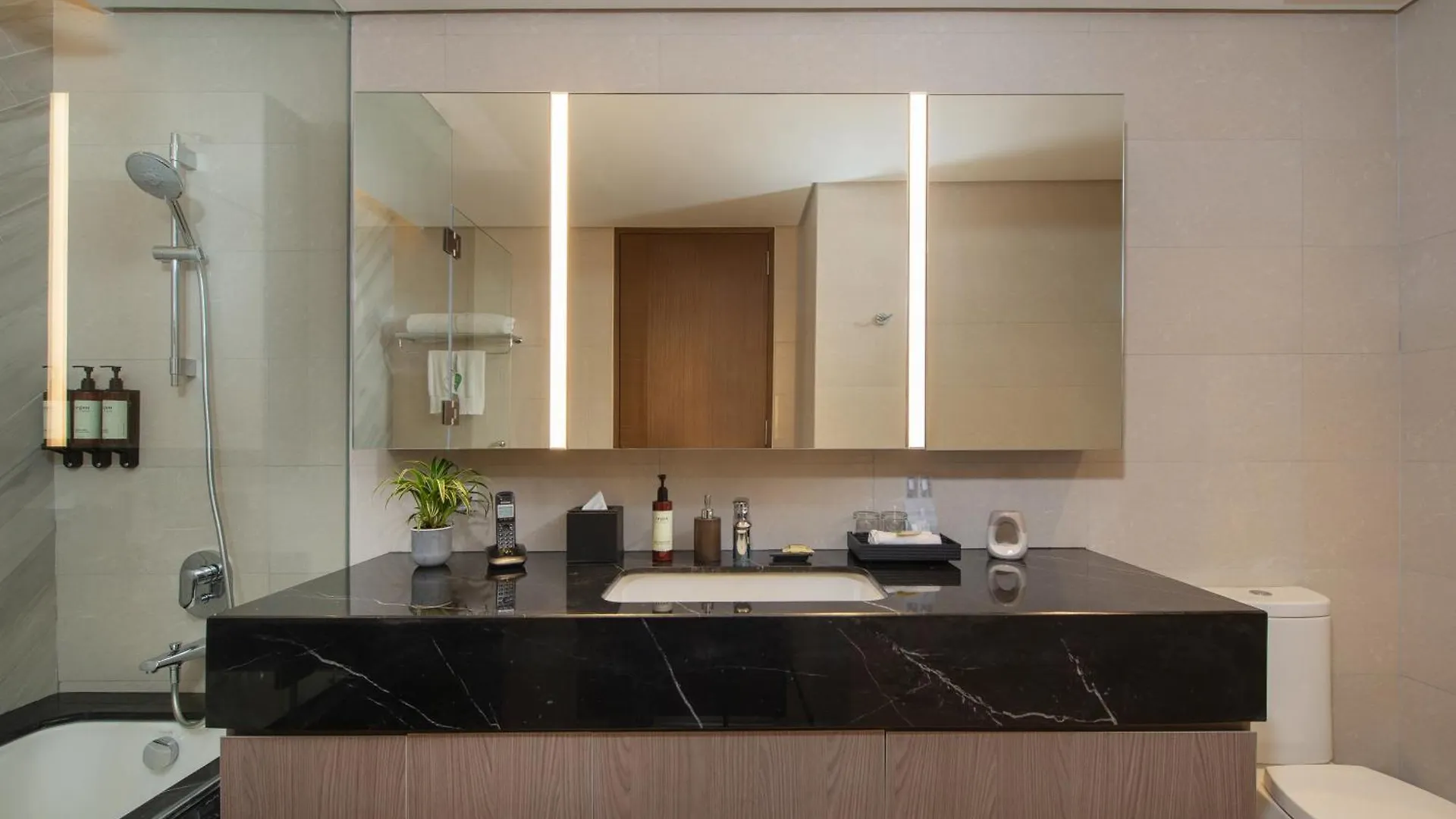Somerset Central Salcedo Makati マカティ