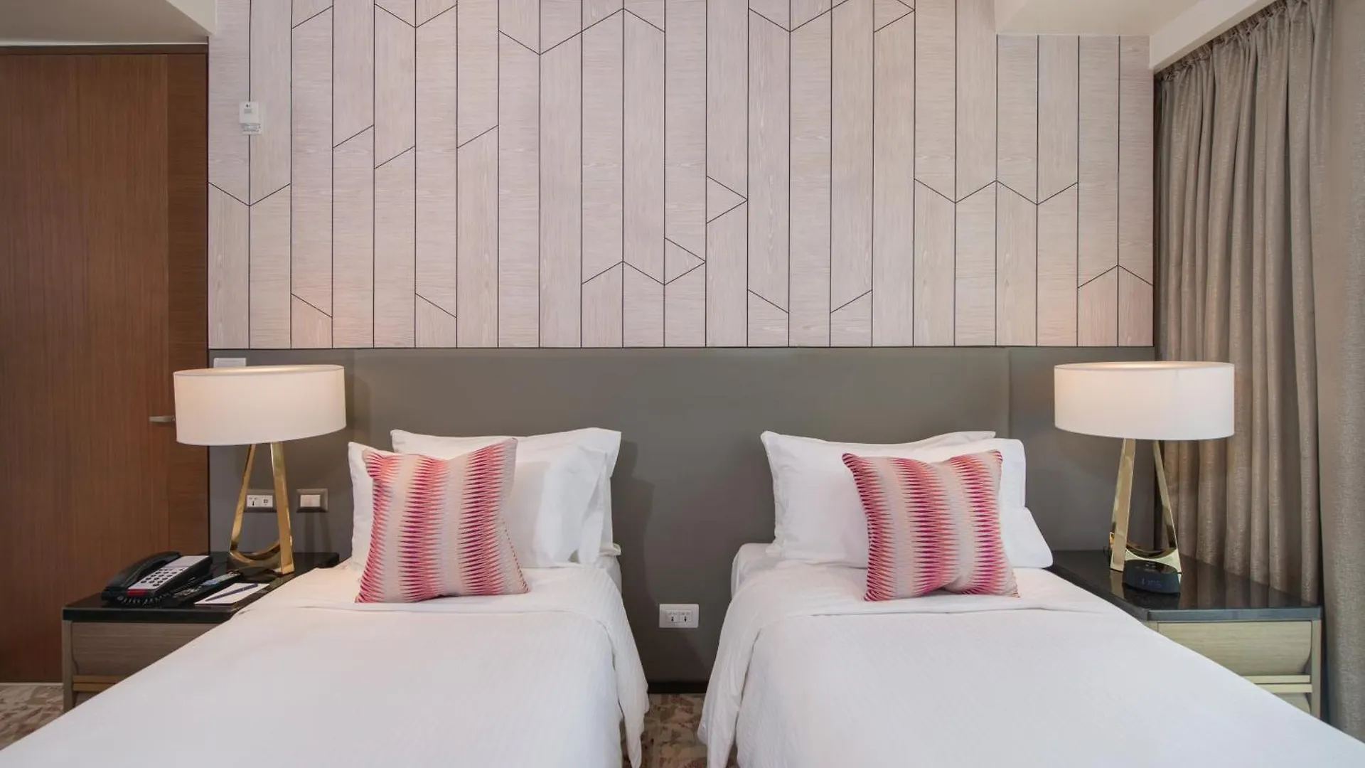 Somerset Central Salcedo Makati マカティ フィリピン