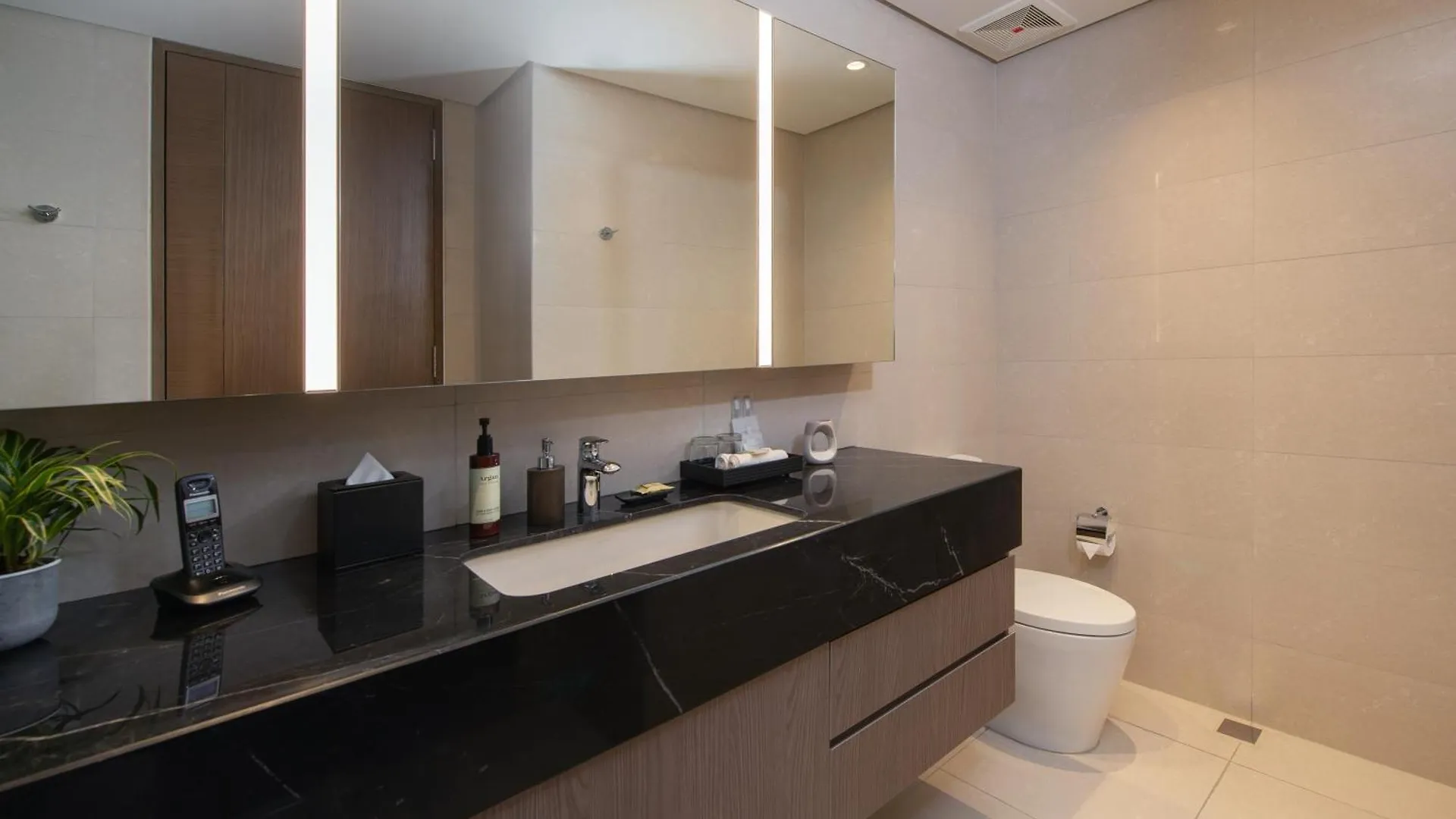 ****  فندق Somerset Central Salcedo Makati مانيلا الفلبين